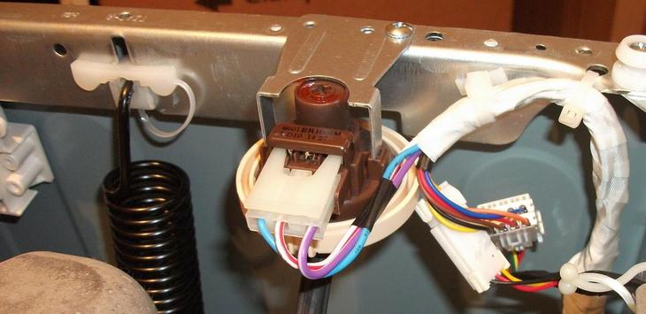 Стиральная машина зависает на отжиме